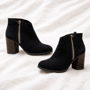 Ecote Black Faux Suede Side-Zip Ankle Booties Stacked Block Heel Edgy Classic